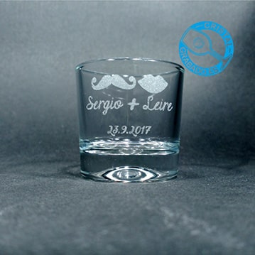 Vaso de chupito personalizado con dibujo de boda